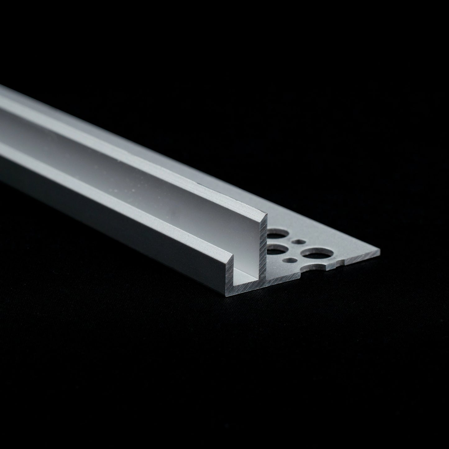 Flex Extreme Tiled-in Channel 45º (13mm)